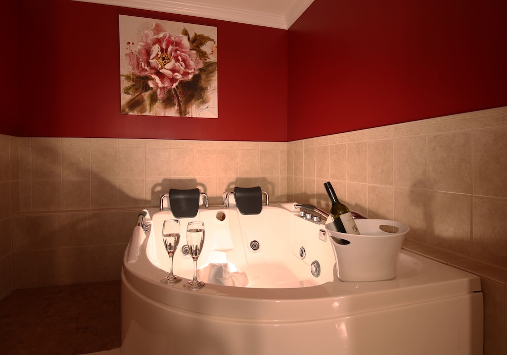Honeymoon Suite