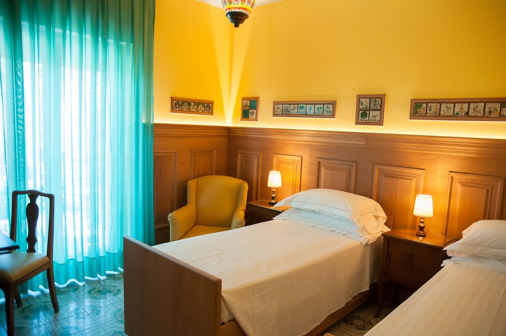 Deluxe Suite, Balcony, Sea Facing - Photo 18
