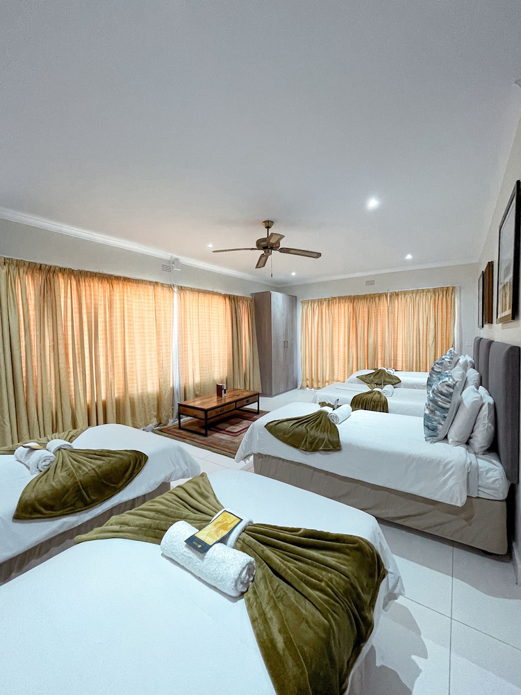 Luxury House photo 3