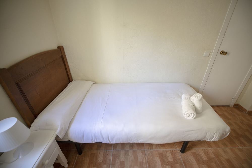 Single Room, Shared Bathroom photo 3