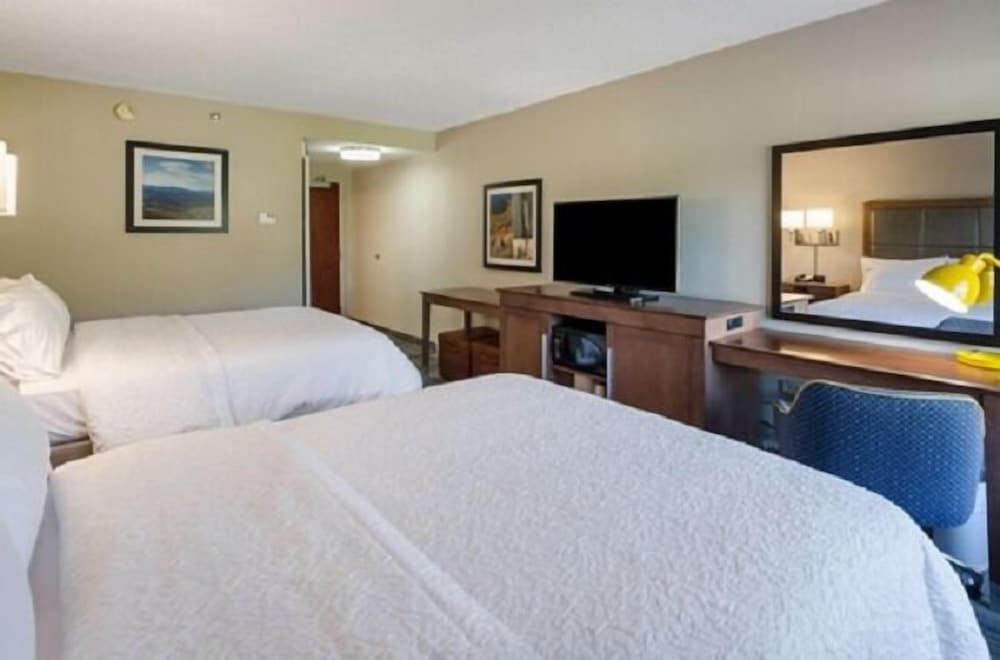 Room, 2 Queen Beds, Accessible, Non Smoking (Hearing & Rollin Shower) photo 2