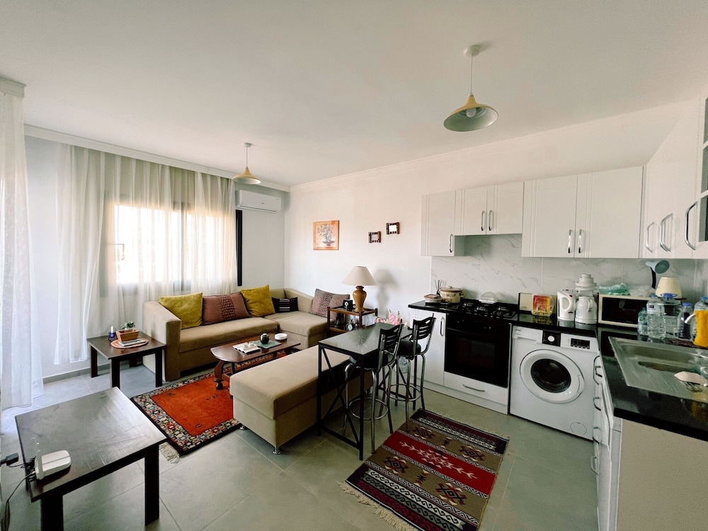 Apartment photo 2