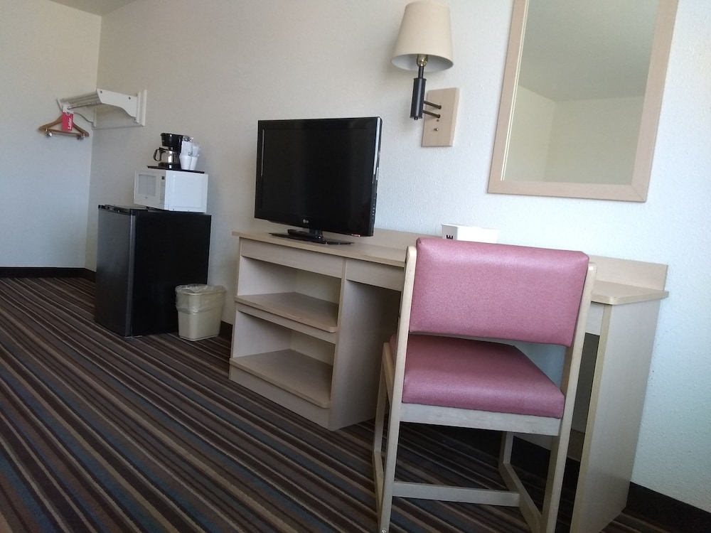 Standard Single Room, 1 Queen Bed, Non Smoking, Private Bathroom photo 2