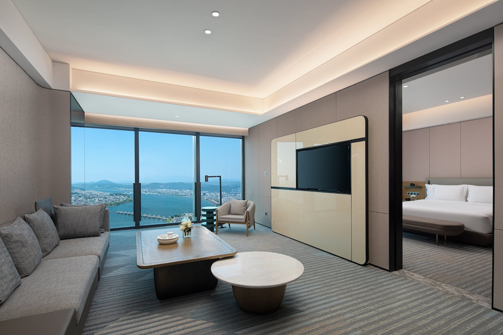 Suite, 1 Bedroom (Guangji Bridge View) - Photo 2