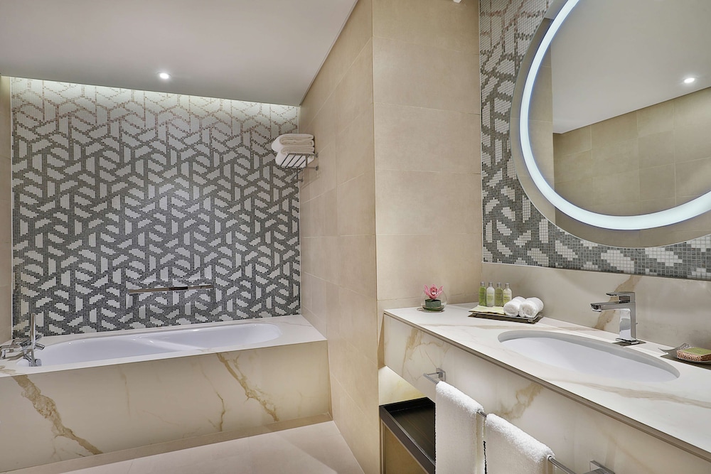 Superior Suite, 1 Bedroom, Balcony - Photo 2