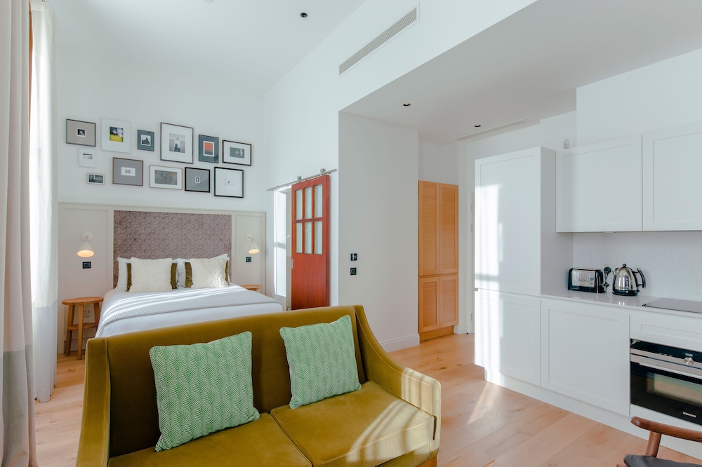 Deluxe Open Plan Apartment
