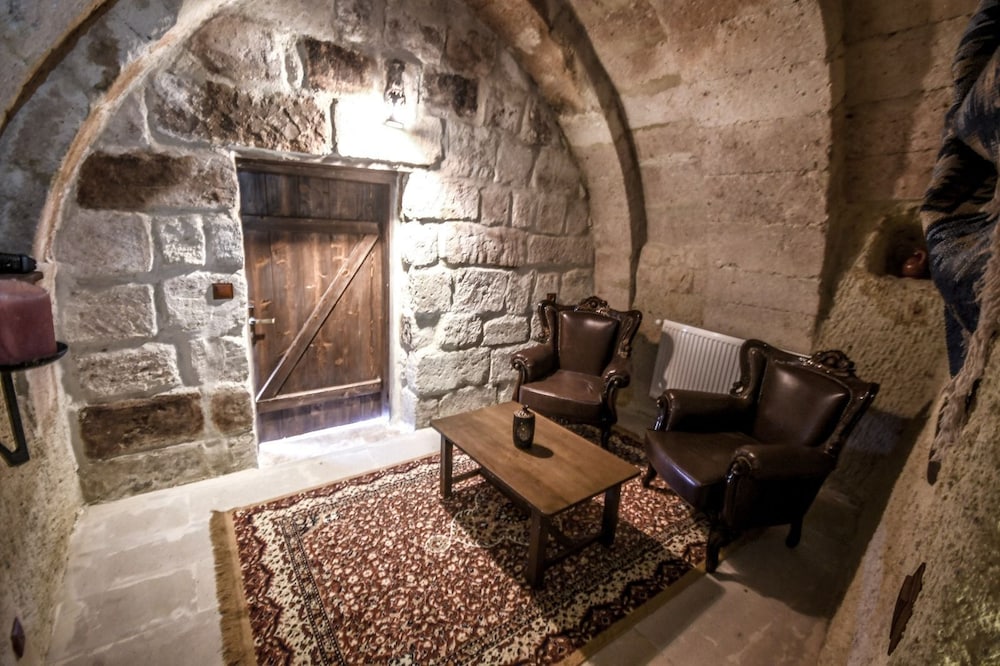 Superior Cave Room photo 3