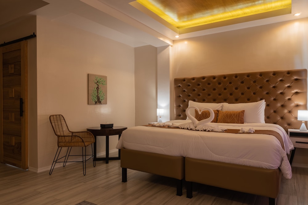 Superior Double Room Single Use, 1 King Bed, Garden View, Poolside