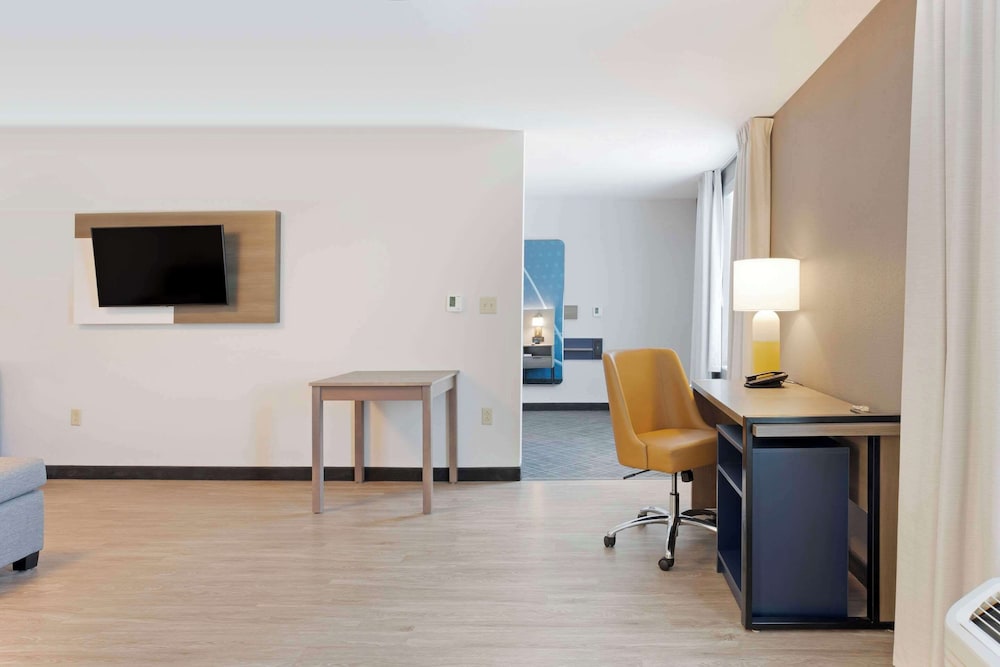 Superior Suite, 1 King Bed with Sofa bed, Non Smoking (Upgrade) - Photo 4