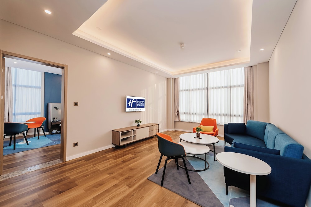 Suite, 1 King Bed