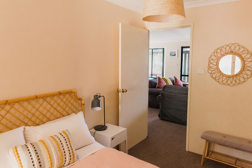 Deluxe Cottage, 4 Bedrooms, Fireplace, Garden View photo 3