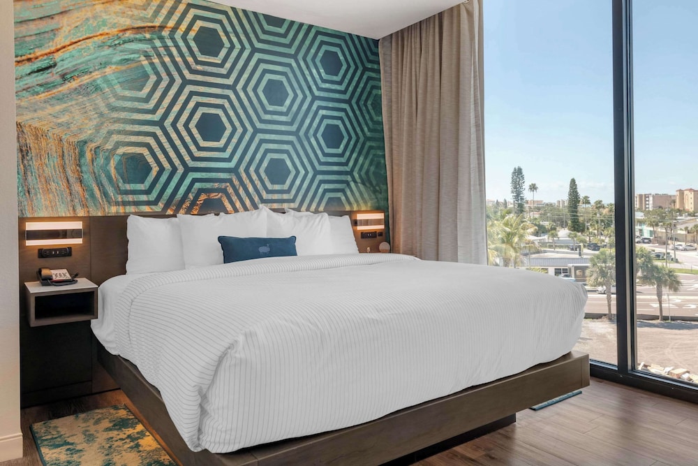 Suite, 1 King Bed, Non Smoking - Photo 4