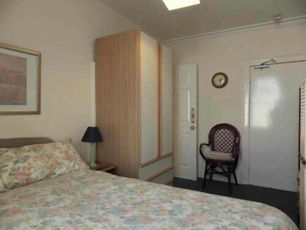 Family Room, Non Smoking, Kitchenette photo 2