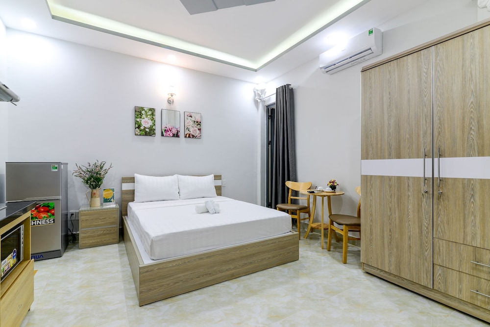 Studio, Private Skylight Area