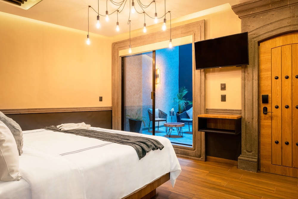 Luxury Room, Courtyard View photo 2