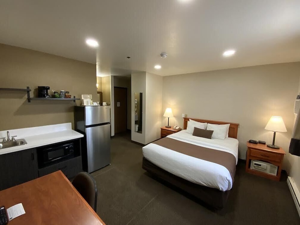 Standard Room, 1 Queen Bed, Non Smoking, Kitchenette - Photo 3