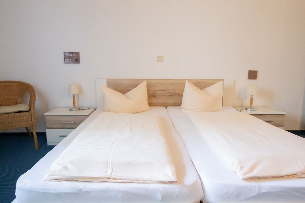 Classic Room, 1 Queen Bed, Non Smoking photo 3