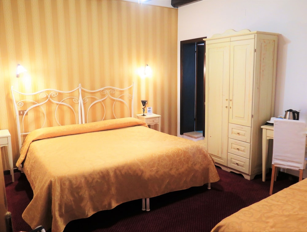 Classic Triple Room photo 1