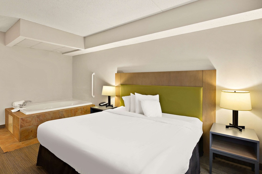 Suite, 1 King Bed, Accessible, Jetted Tub (NonSmoking  ) - Photo 2