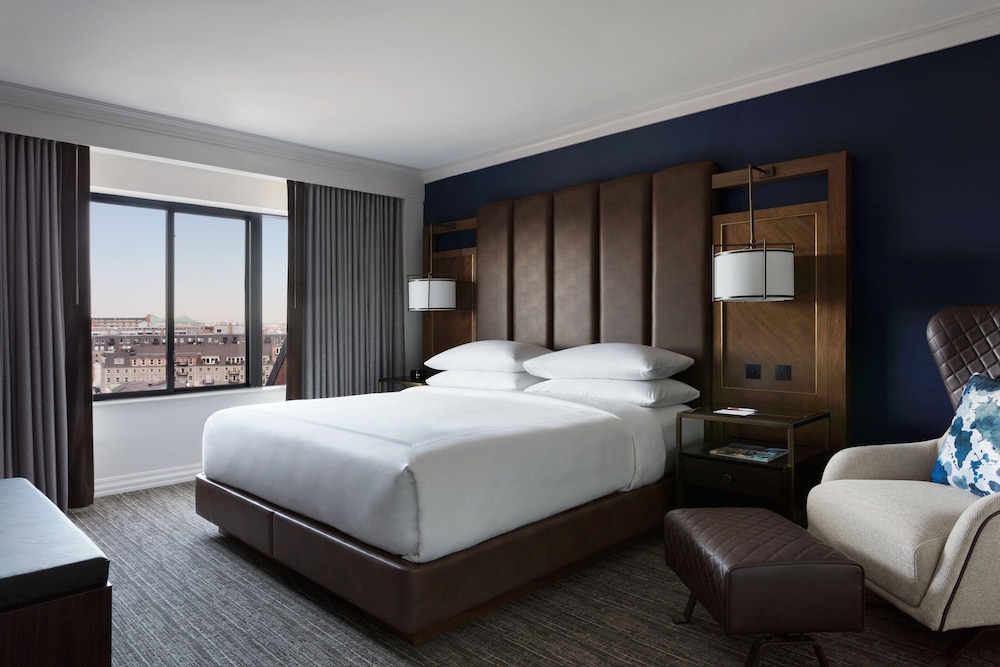 Room, 1 King Bed, Partial Sea View (Hearing Accessible) - Photo 2