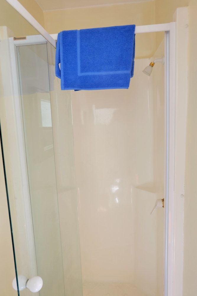 Super King Room, Shared Bathroom photo 3
