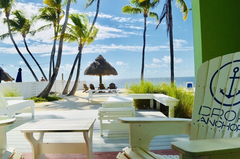 Oceanfront King Suite w/ Kitchen & Private Balcony - Photo 44