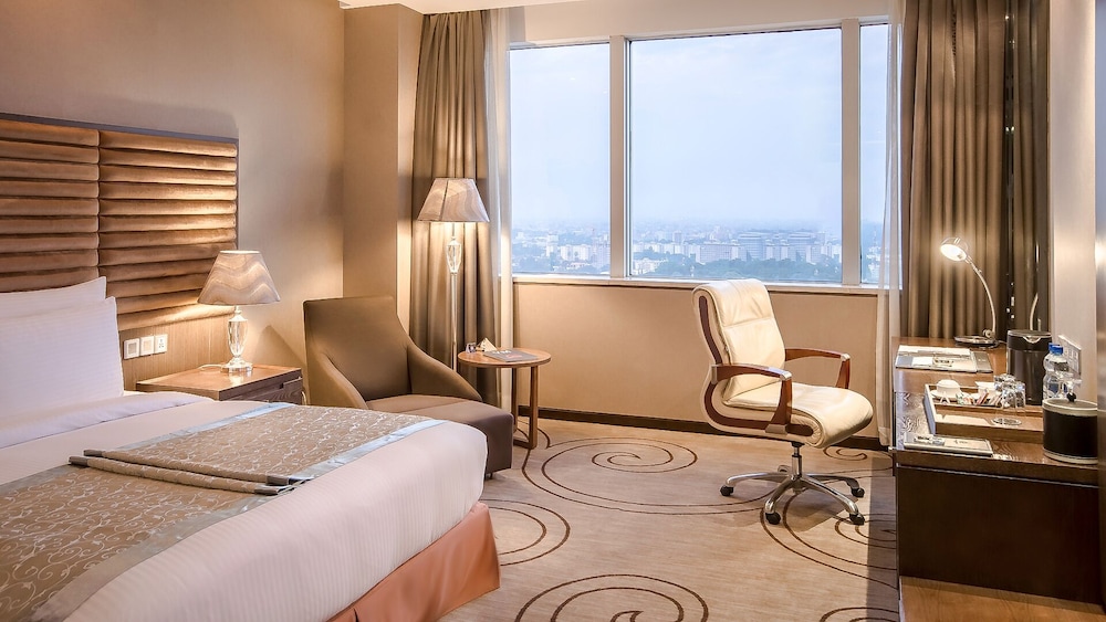 Deluxe Room, 1 King Bed, River View (Fleuve) photo 3
