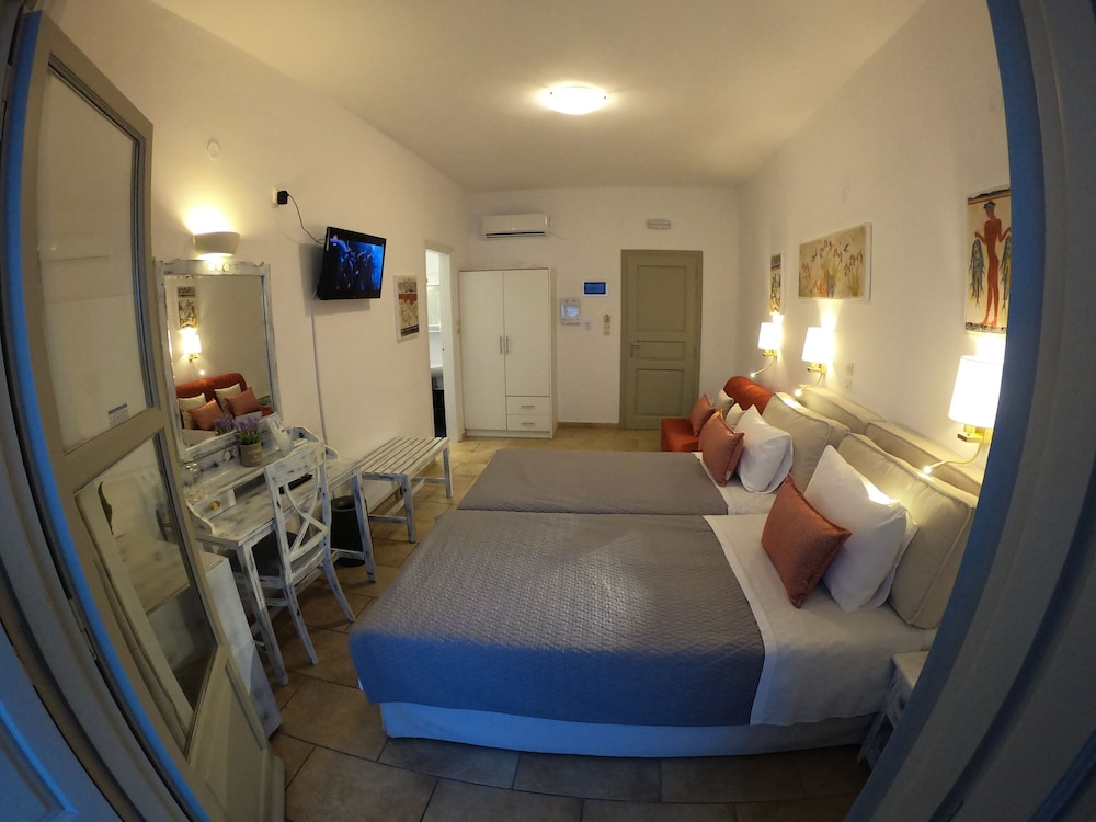 Family Room - Photo 8