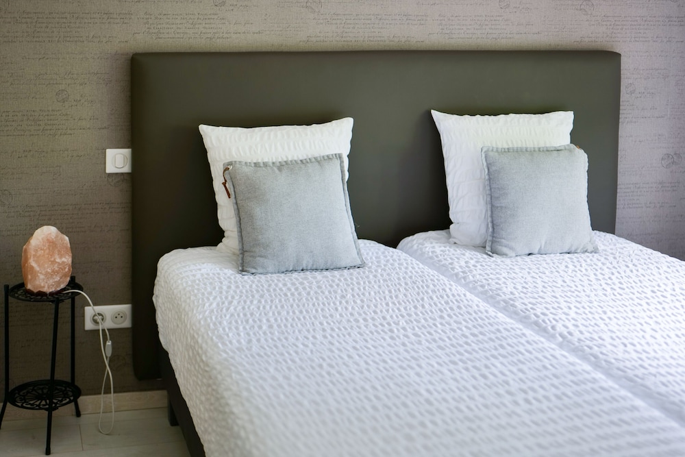 Classic Double Or Twin Room, Ensuite, Garden View - Photo 8