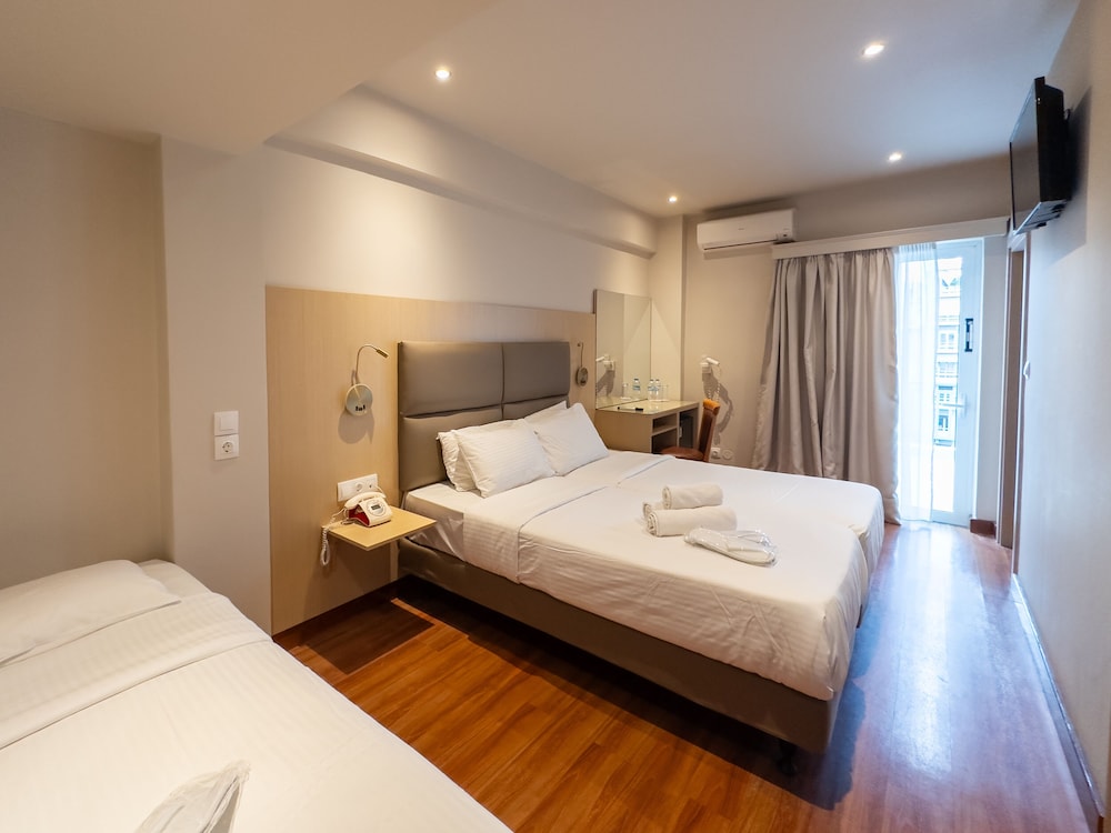 Quadruple Room - Photo 2
