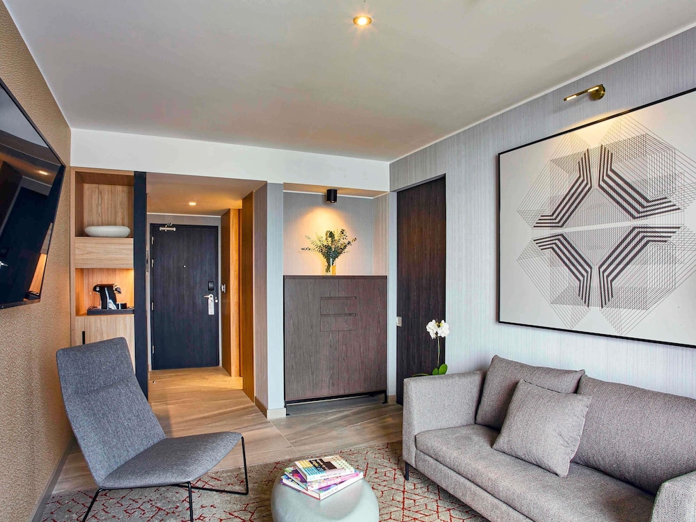 Executive Suite, 1 King Bed, Club Lounge Access - Photo 9