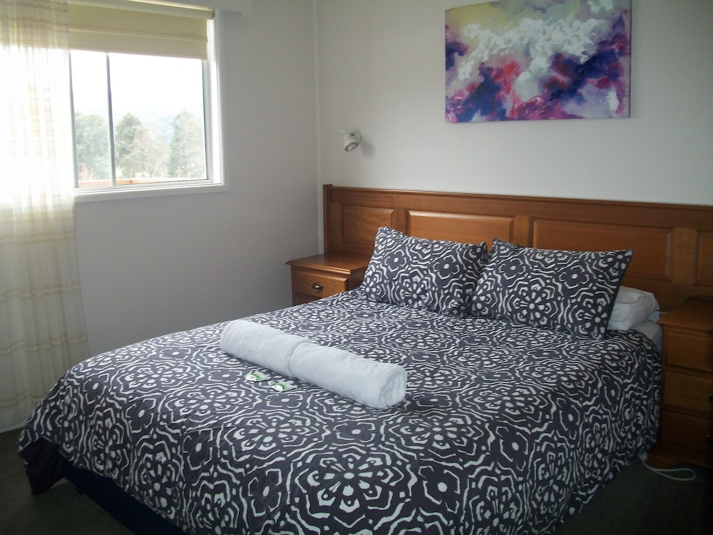 Signature Apartment, 1 Bedroom, Partial Lake View