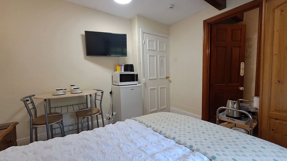 Economy Double Room photo 3