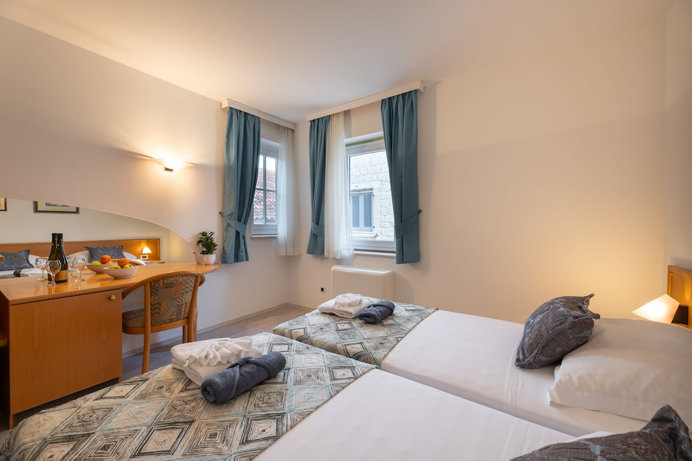 Standard Room, 2 Twin Beds - Photo 3