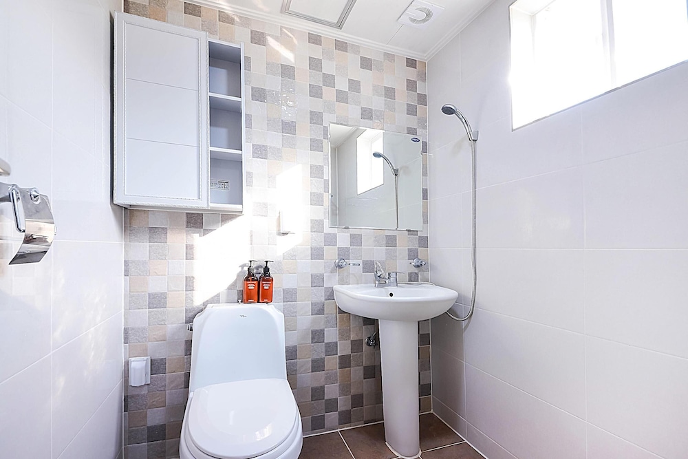 Basic Room, 1 Bedroom (102 ( F1 )) - Photo 7
