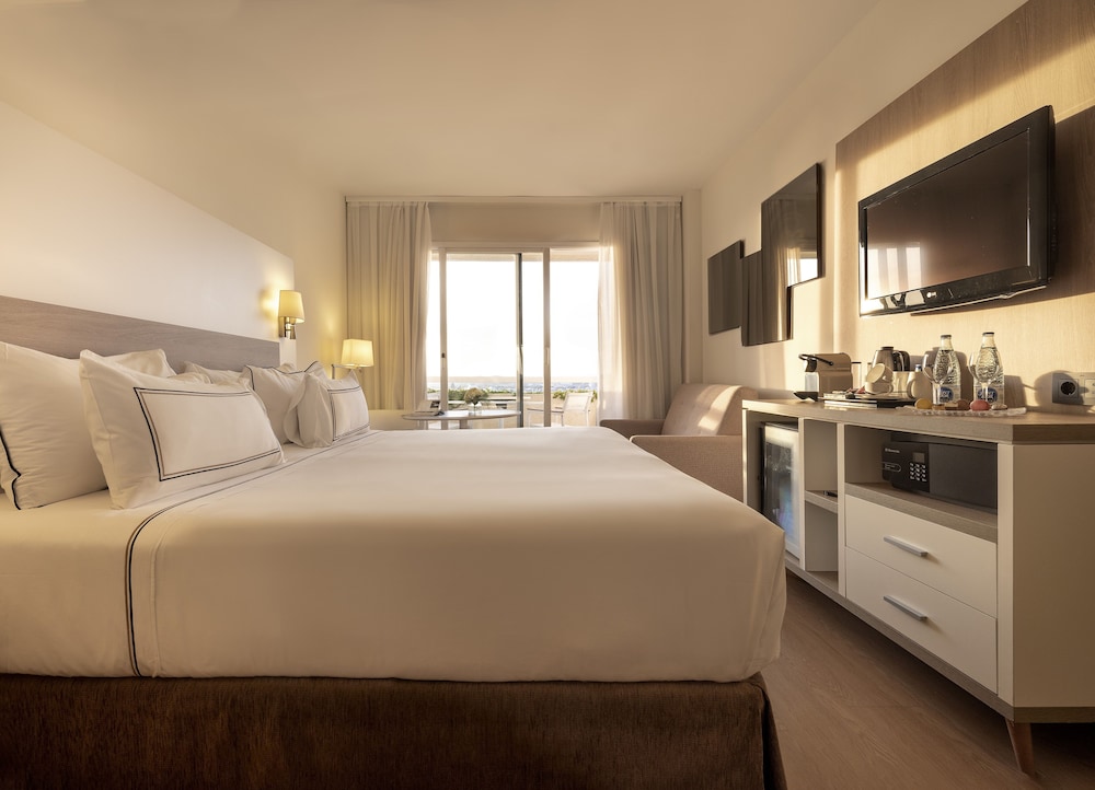 Premium Room, Sea View (2 Adults + 1 Child) - Photo 10