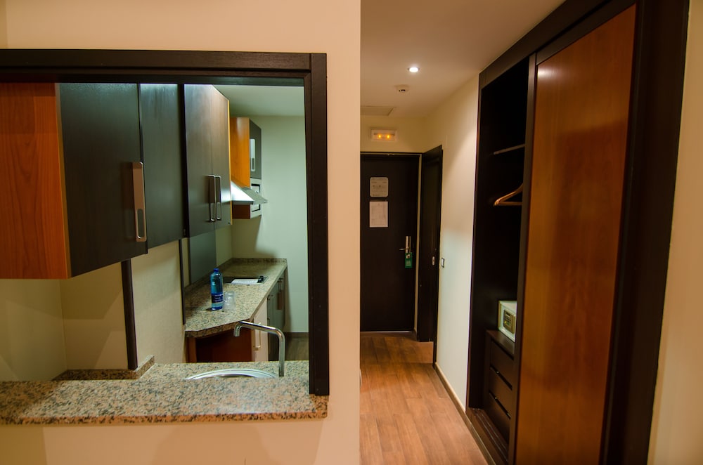 Triple Room (2ADULTS + 1CHILD) - Photo 3