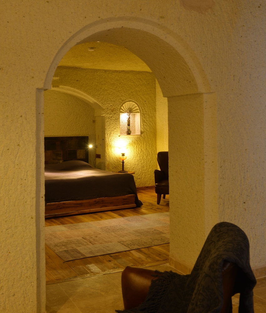 Deluxe Cave Room photo 3