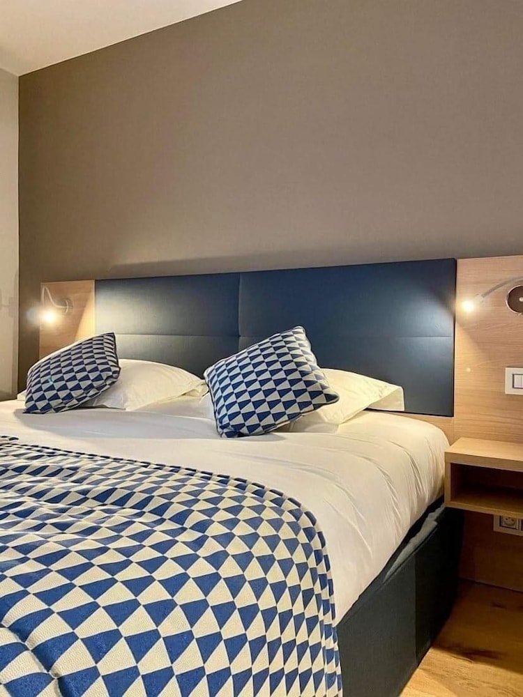 Comfort Room, City View