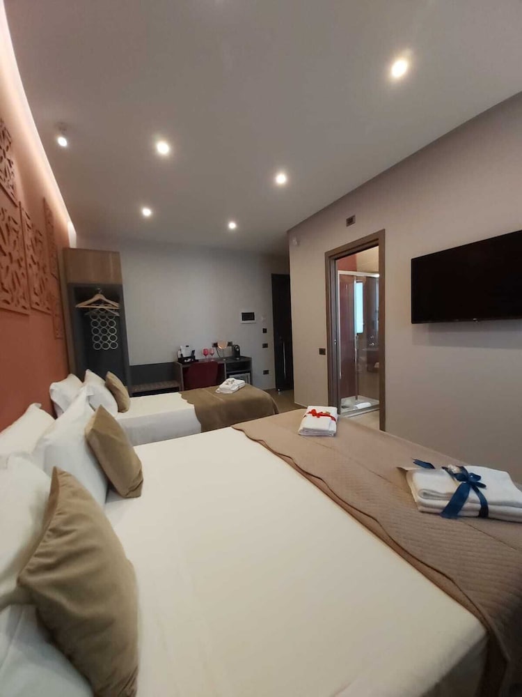 Deluxe Triple Room (105)