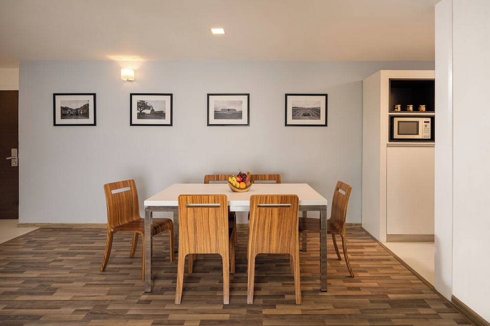 Suite, 2 Bedrooms, Balcony photo