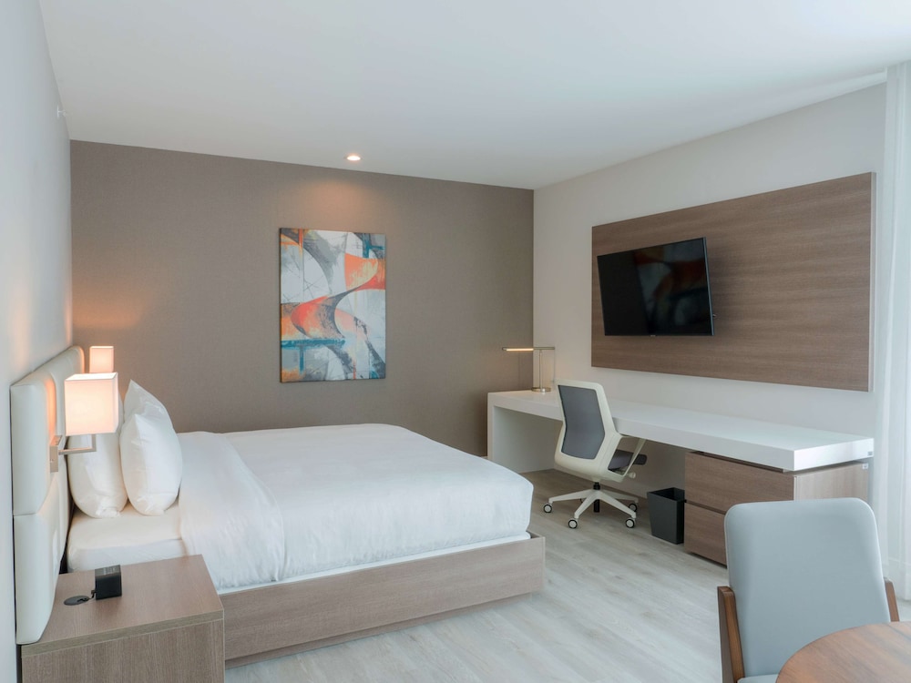 Junior Suite, 1 King Bed - Photo 12