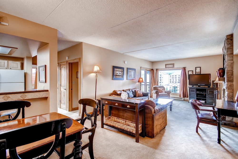Premier Condo, 1 Bedroom - Photo 1