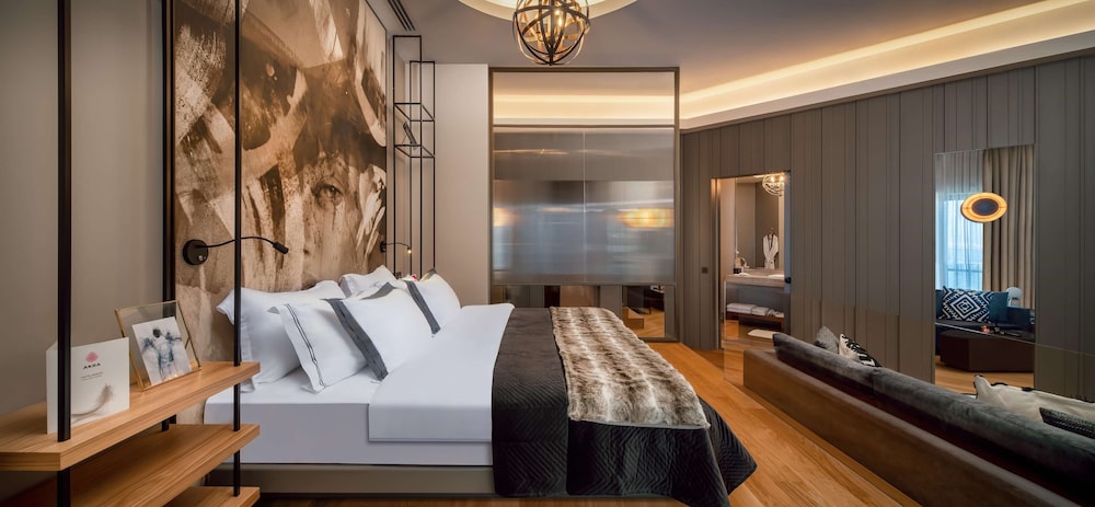 Ocean Suite (Urban Chic Lounge Access)