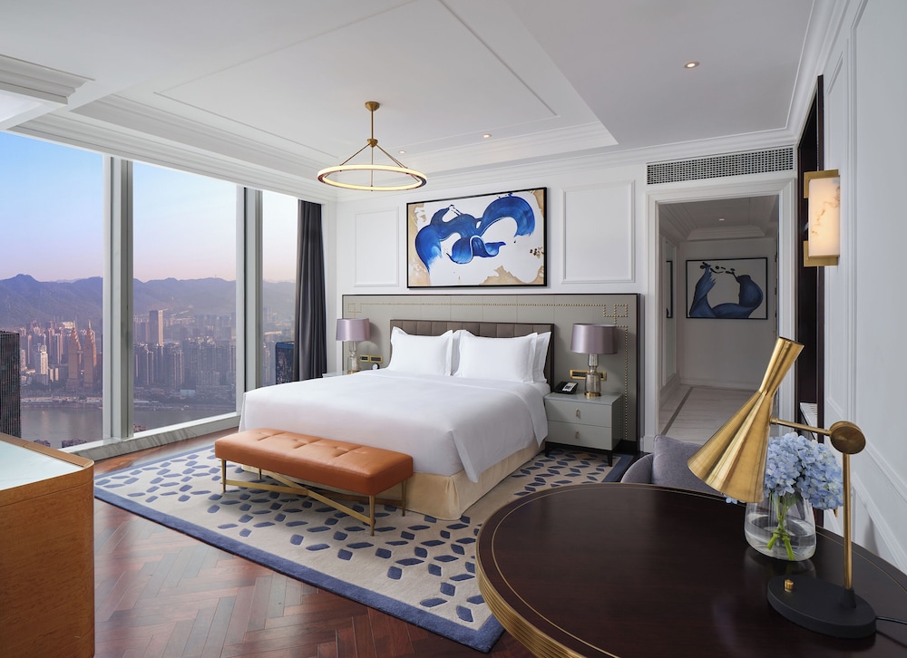 Deluxe Room, 1 King Bed, River View, Corner (Club Access)