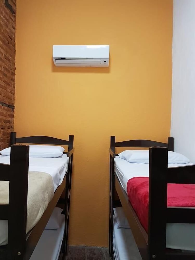 Economy Shared Dormitory (Quarto Quatro) photo 2