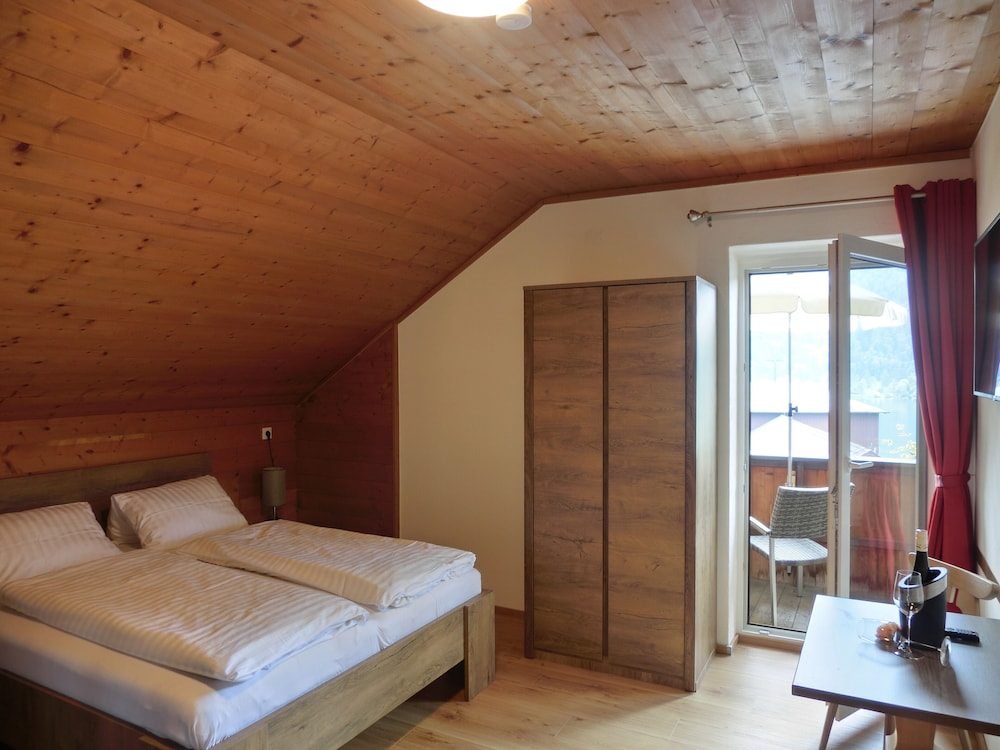 Basic Apartment, 1 Bedroom, Lake View photo 2