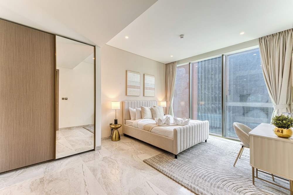 Luxury Apartment, Canal View