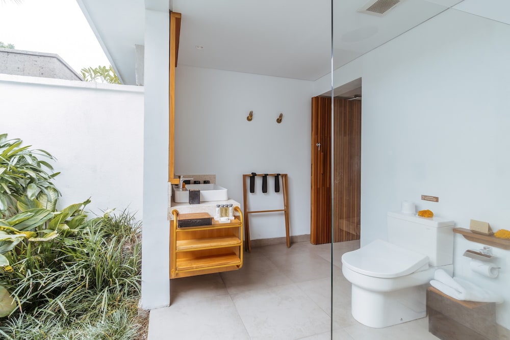 Presidential 2 Bedroom Private Pool Villa with Ricefield View thumbnail 5