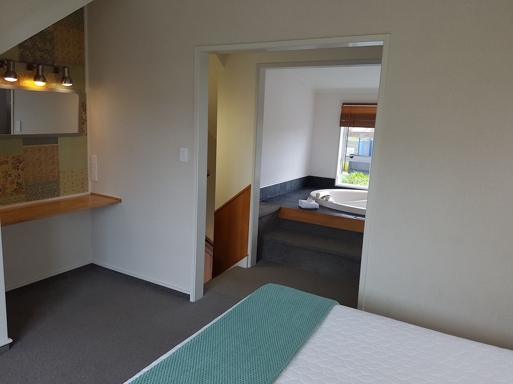 Lake End Apartment - Adults Only photo 2